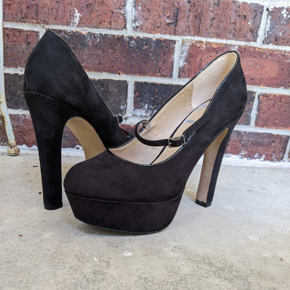 Elle Black Pumps size 9.5, 5+ inch heel